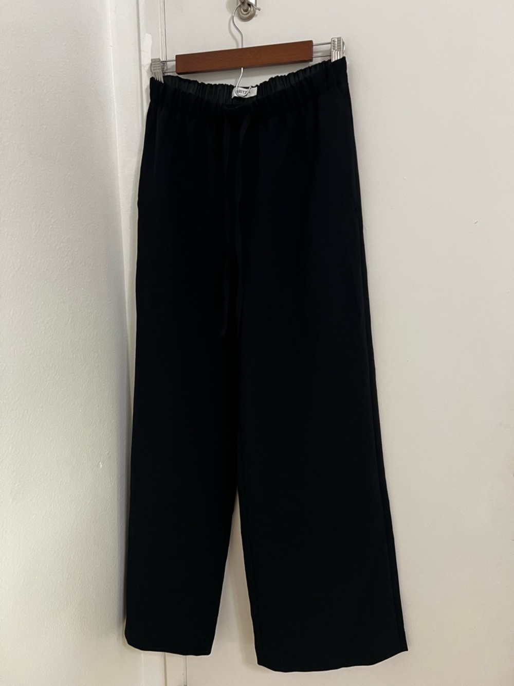 Aritzia Wilfred The Lodge Pants- Crepette- Black - Size Small